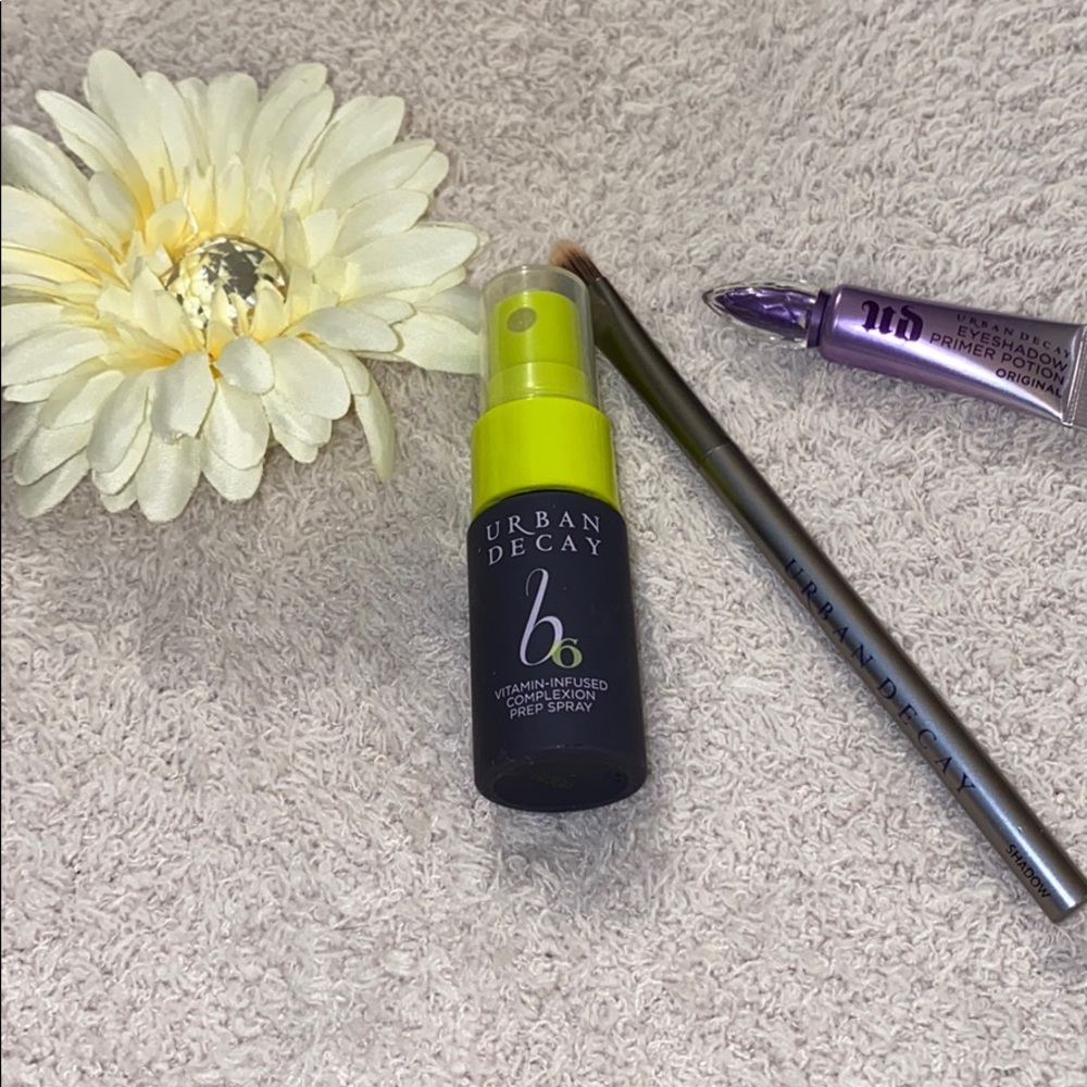 Urban decay bundle spray brush and eye primer